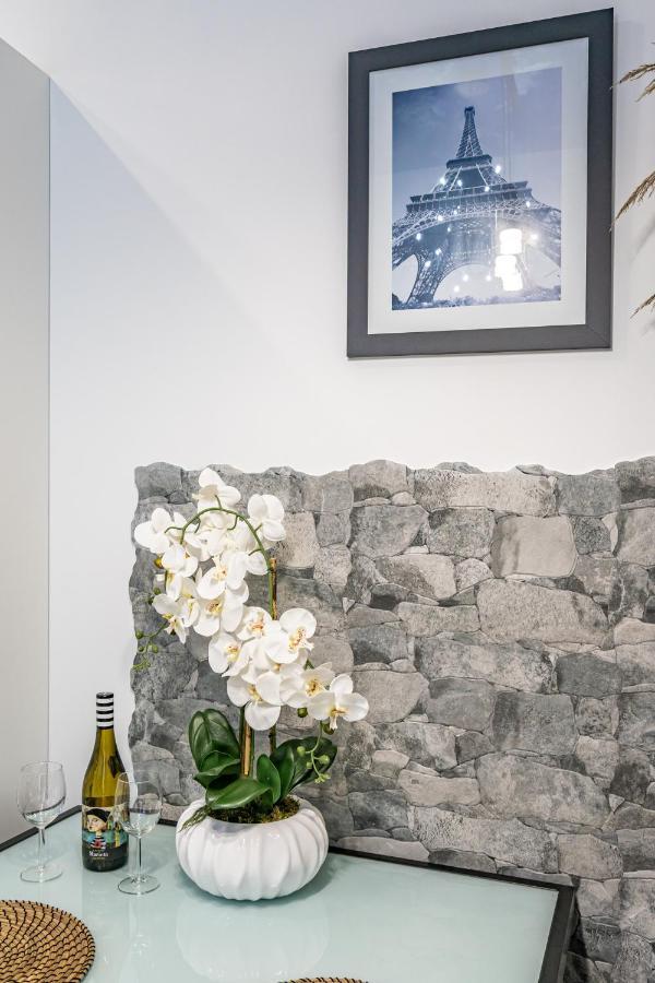 Exquisite Studio Apartment With An Original Design 발렌시아 외부 사진